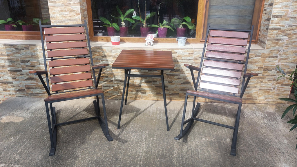 Set 2 balansoare cu spătar înalt + masă 600x600mm – stejar închis și fier negru mat