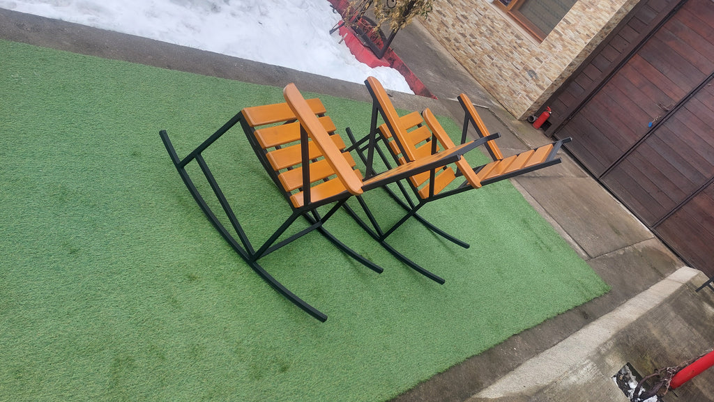 Scaun balansoar – lemn stejar deschis și fier negru mat