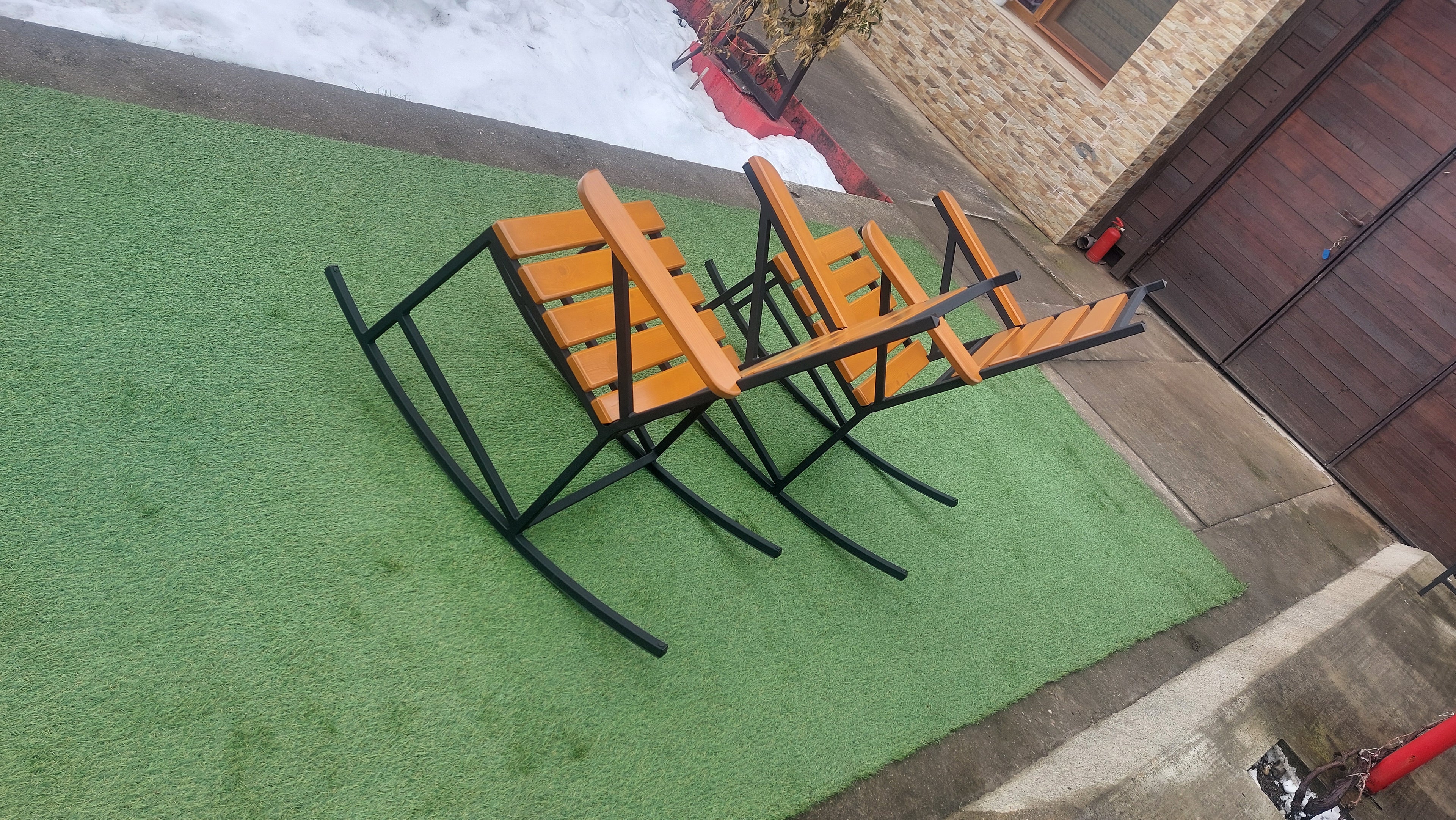 Scaun balansoar – lemn stejar deschis și fier negru mat