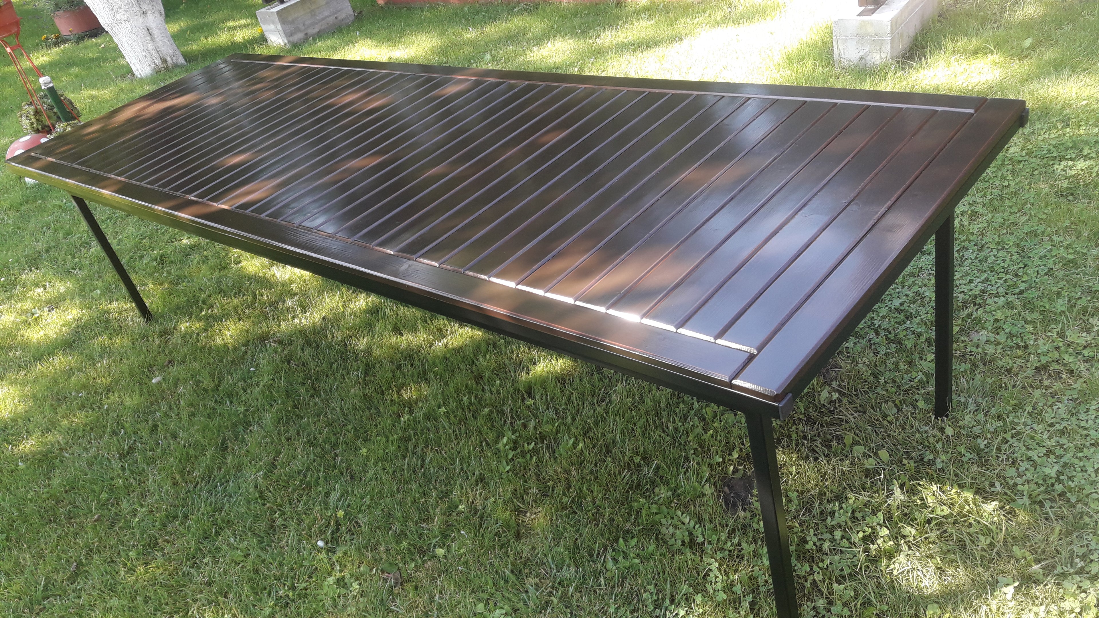 Set terasă masă 3000x1000mm cu 12 scaune – lemn alun și fier negru mat