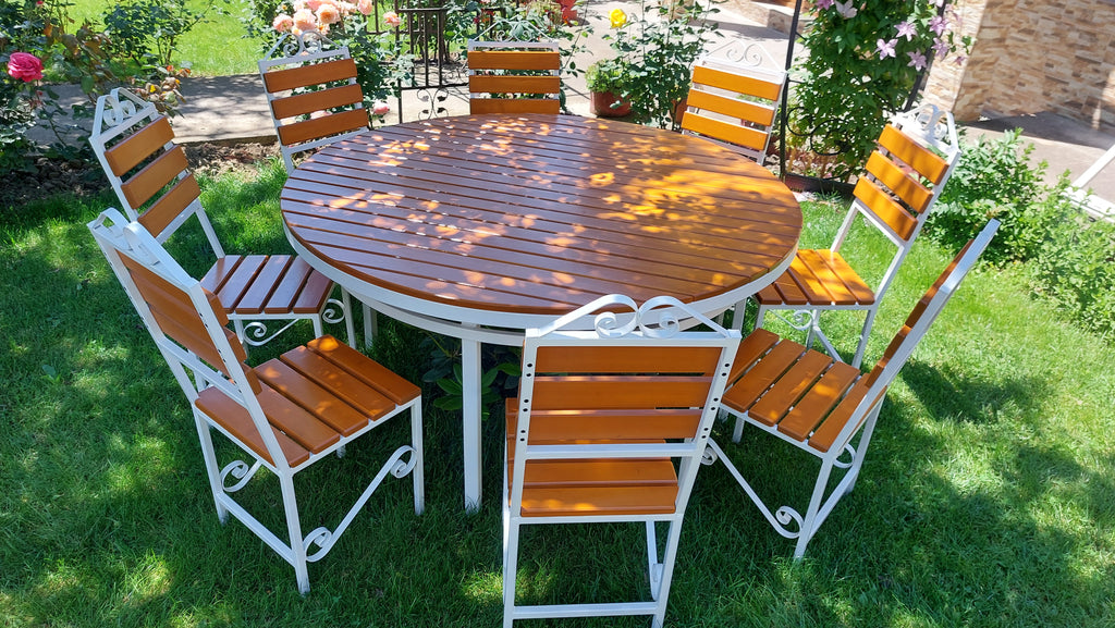 Set masă rotundă terasă Ø1600mm – scanduri nuanță teak, cadru fier alb, 8 scaune