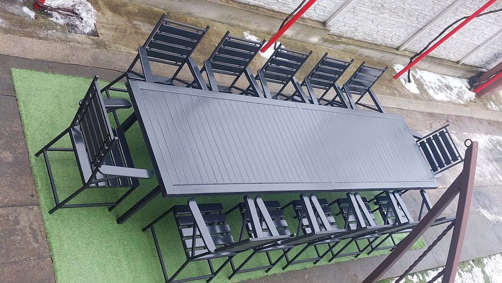 Set masă terasă 4000x1000mm – scanduri gri antracit, cadru fier negru, 12 scaune cu cotiere